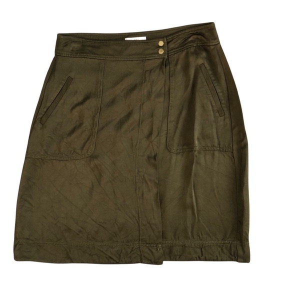 LOFT Dresses & Skirts - Loft dark green rayon wrap style mini skirt sz 6